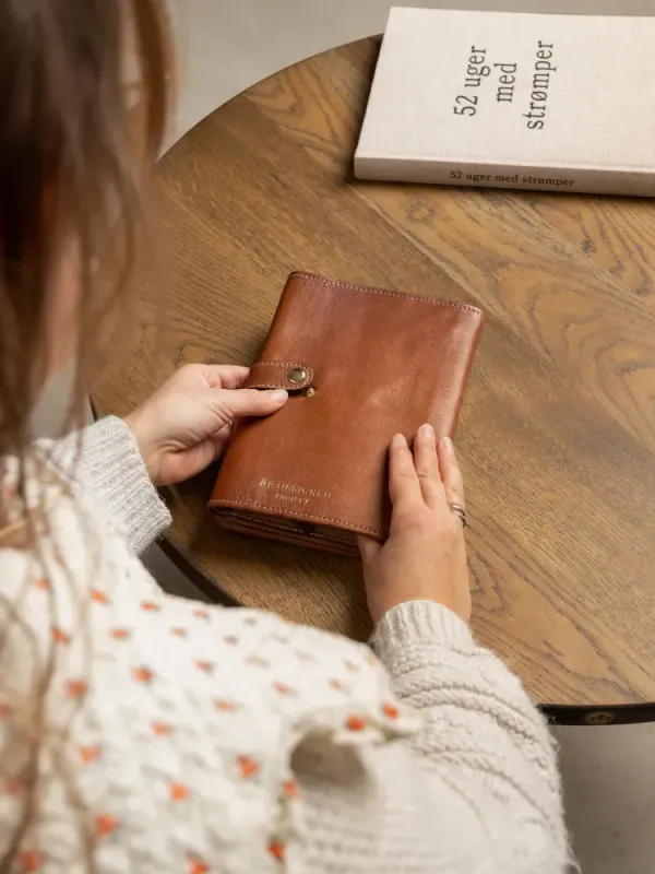 Project 7 - Walnut/Gold